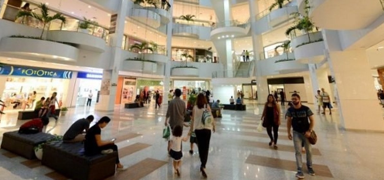 Shoppings terão horário de funcionamento especial para festas de fim de ano; confira