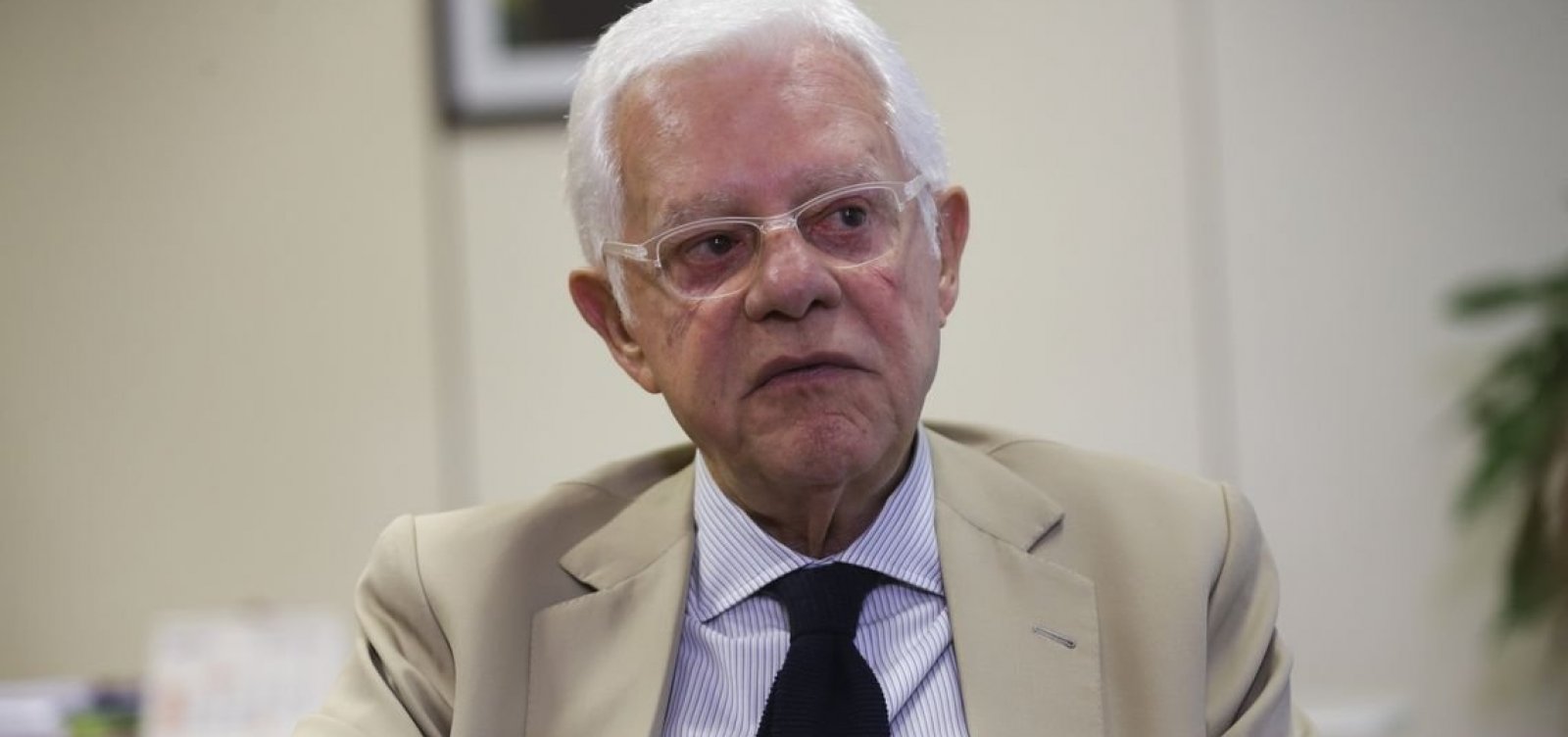Moreira Franco diz que questionamentos a Bolsonaro sobre ex-assessor são 'inconvenientes'