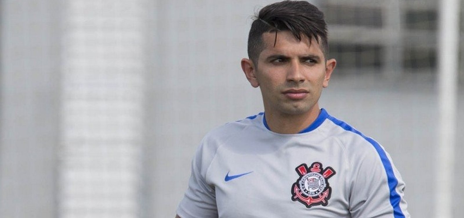 Bahia se aproxima de acerto com meia do Corinthians