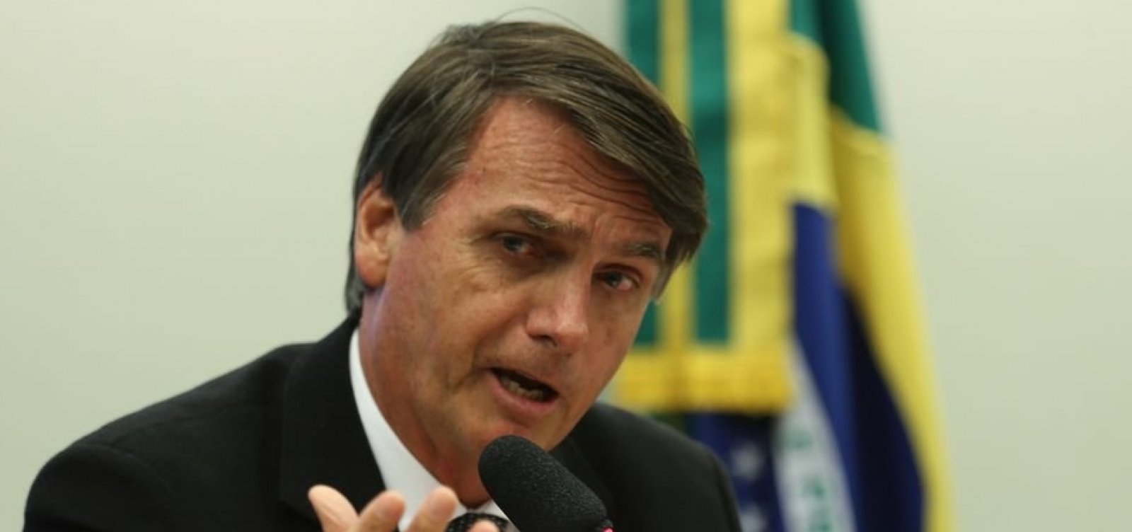 Com corte em verba para comunicação, Bolsonaro revisará contratos