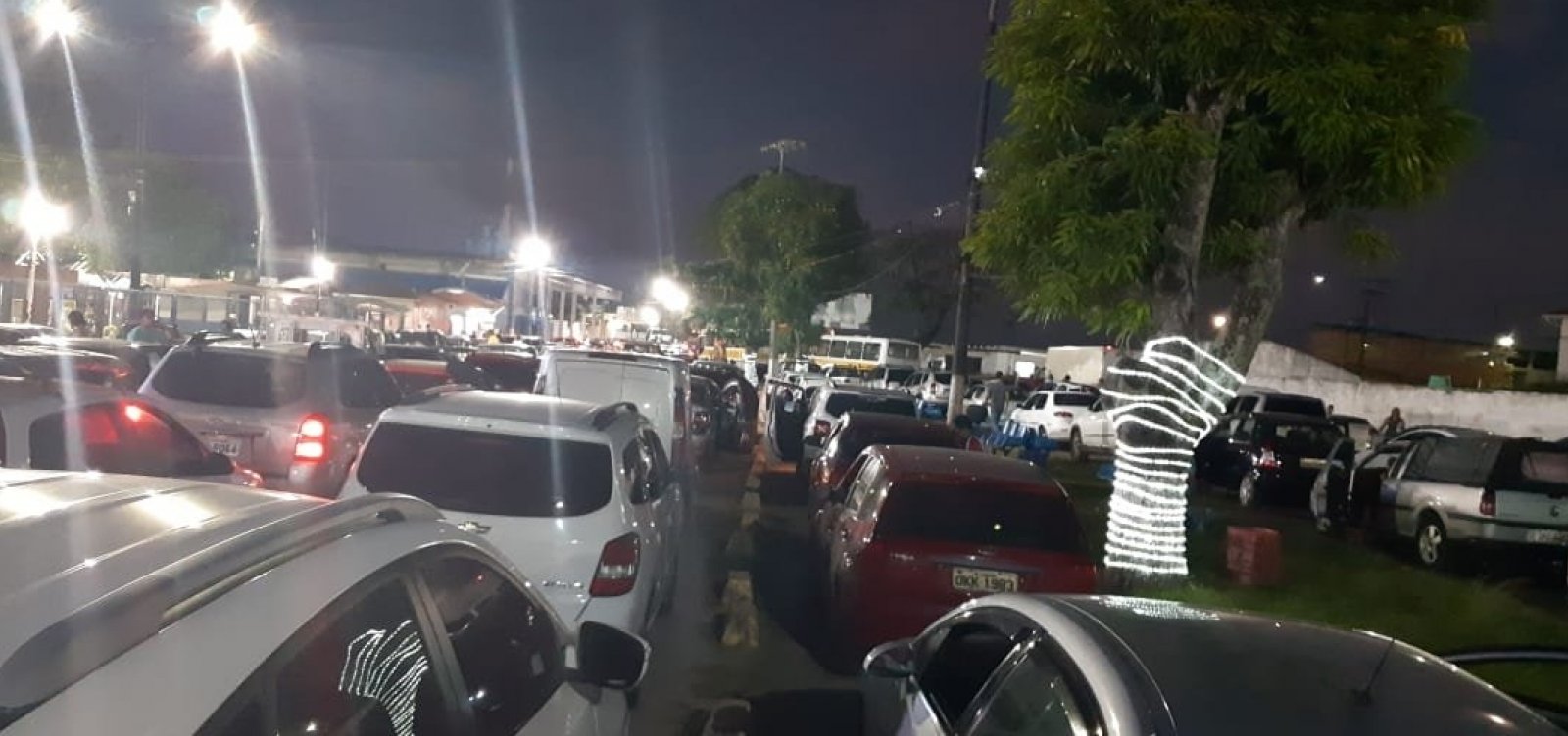 Ferry tem fila de três horas para veículos na noite de hoje