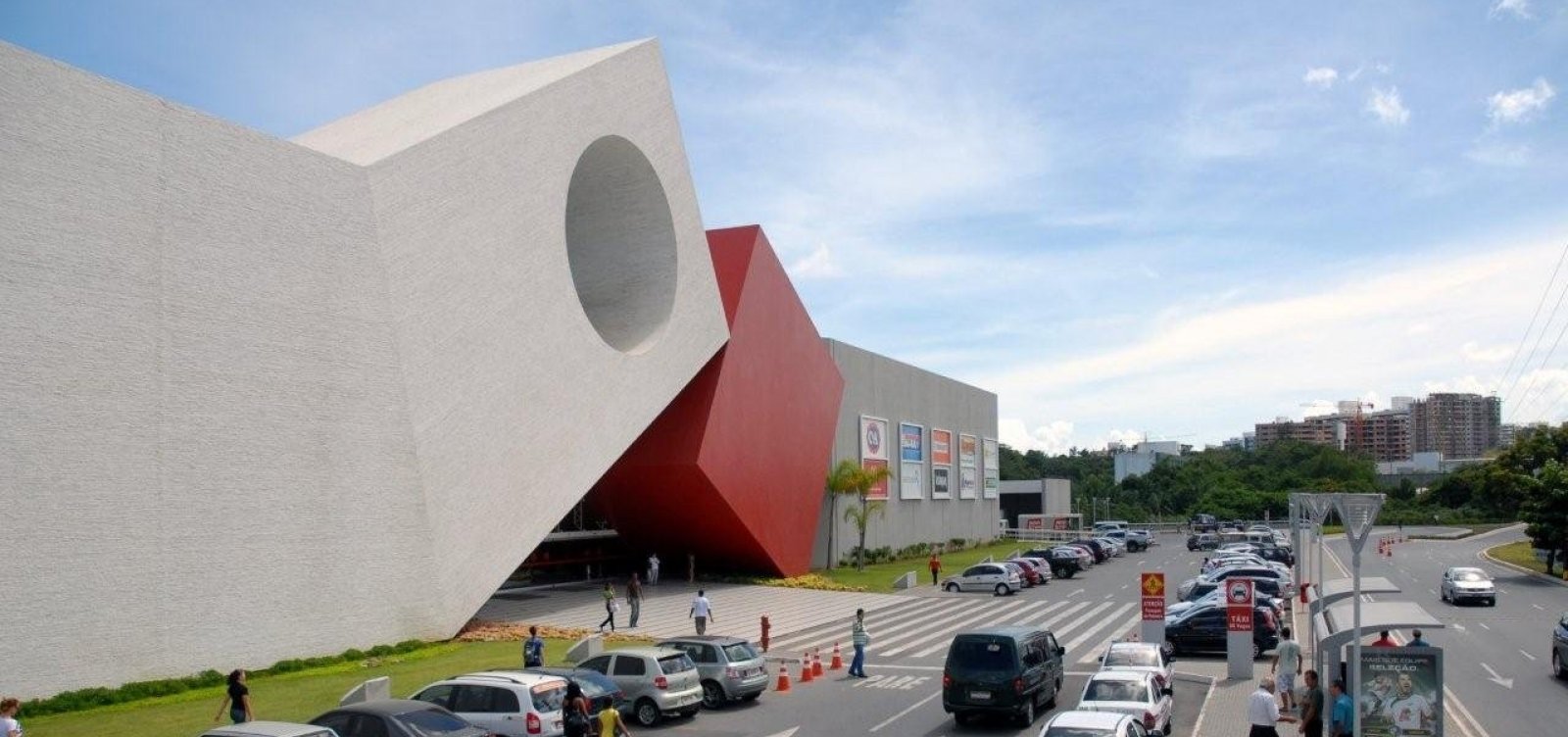 Após correria, Shopping Paralela esclarece confusão no domingo