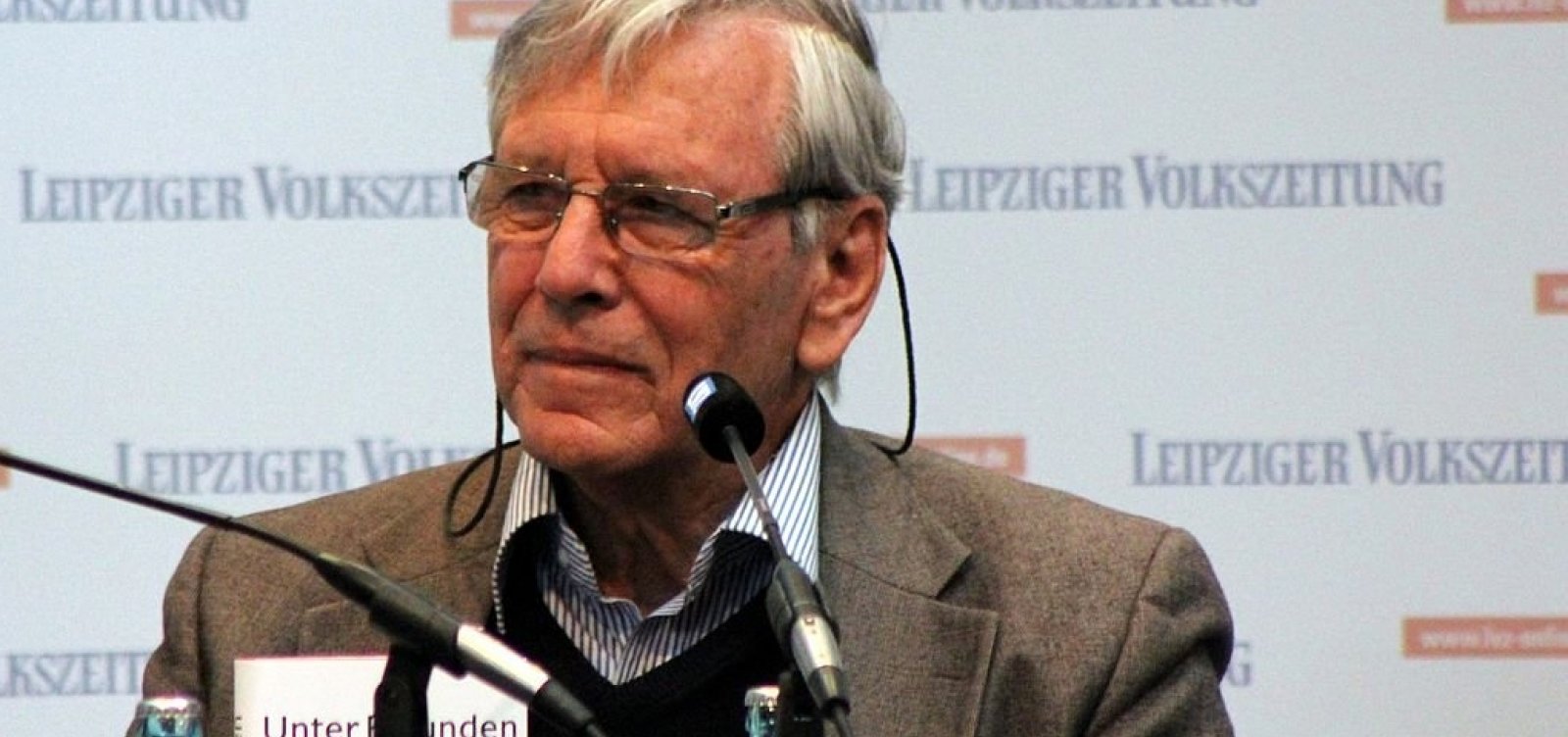 Escritor e ativista político Amos Oz morre aos 79 anos