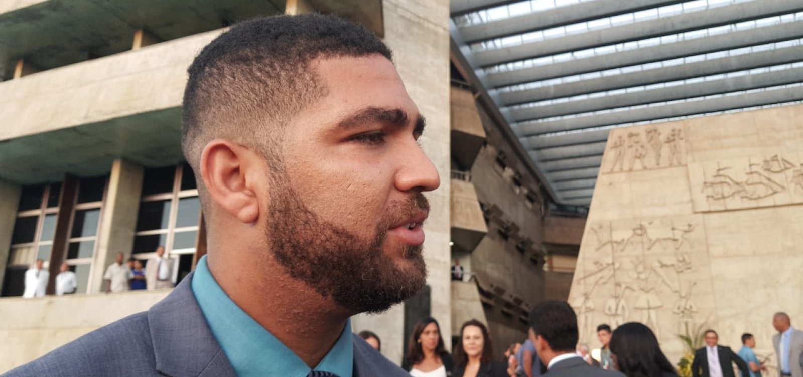Filho de Isidório confirma pré-candidatura do pai à prefeitura de Salvador