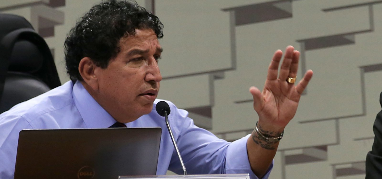 Sem cargo no governo, Magno Malta falta posse e diz que 'orou' por Bolsonaro 