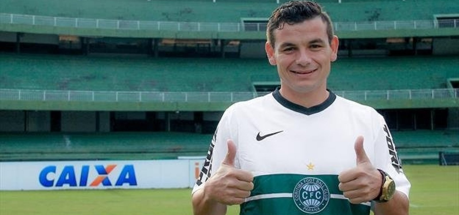 Vitória troca lateral por meia do Coritiba até o fim de 2019