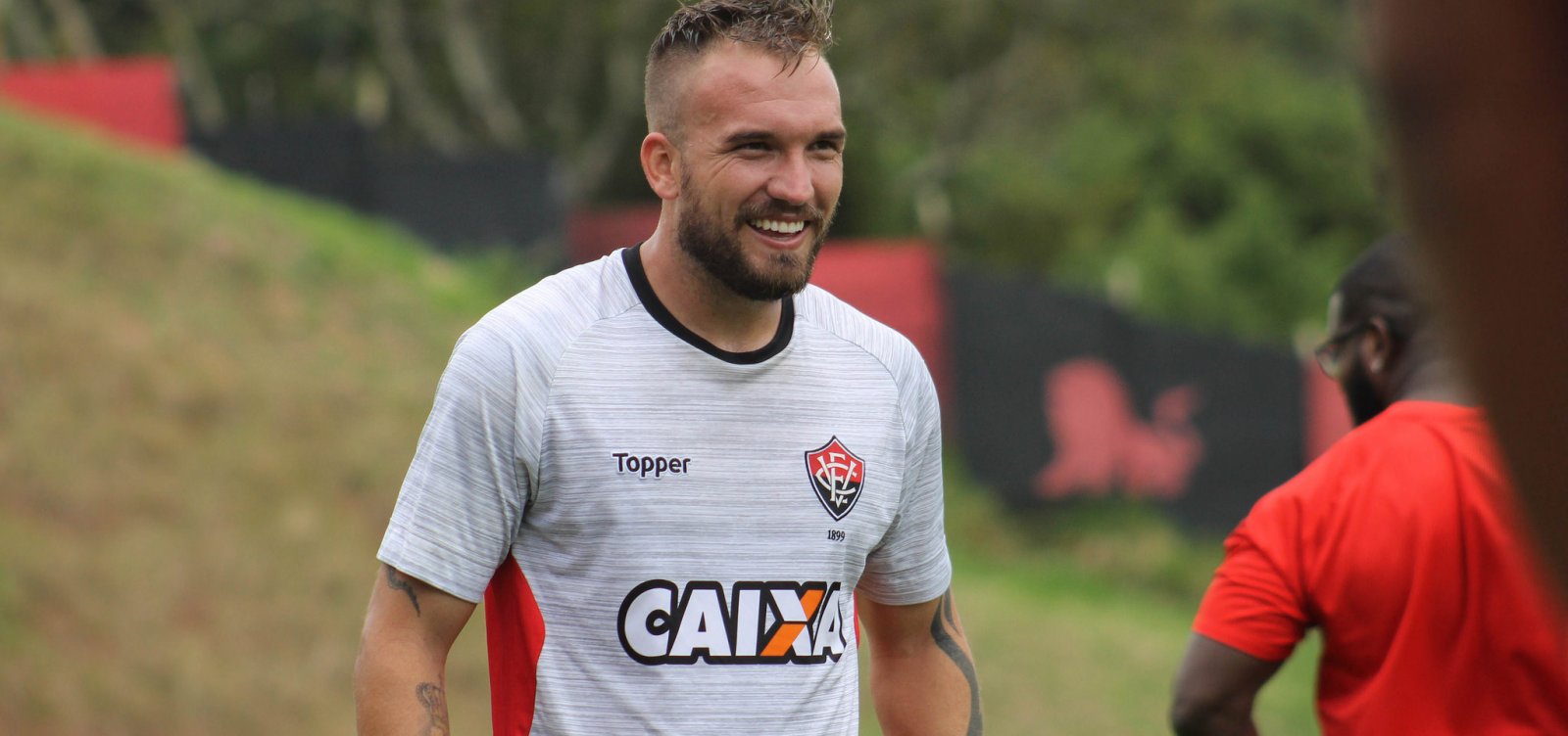 Vitória confirma saída de Willian Farias