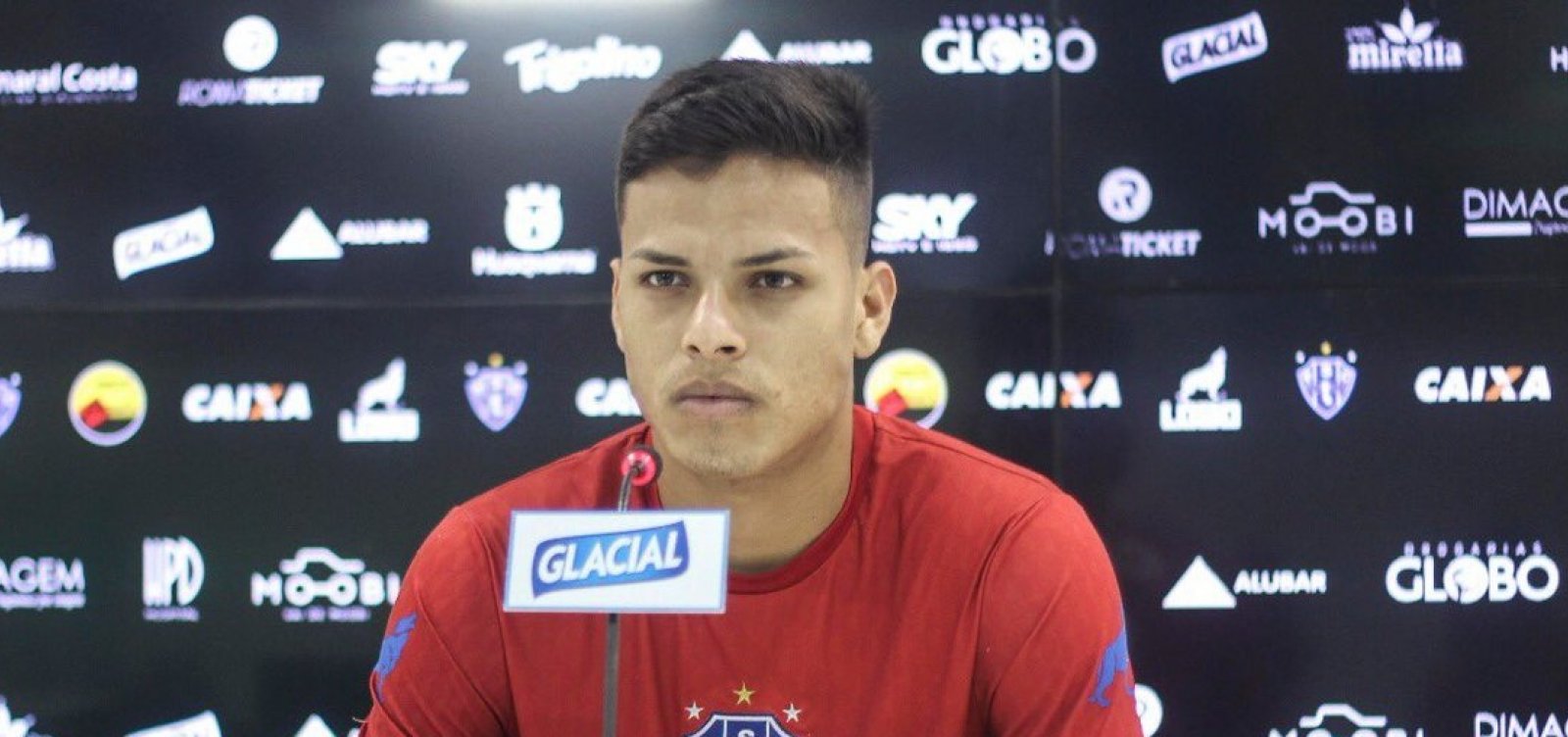 Bahia anuncia contratação do lateral-direito Matheus Silva e do atacante Iago