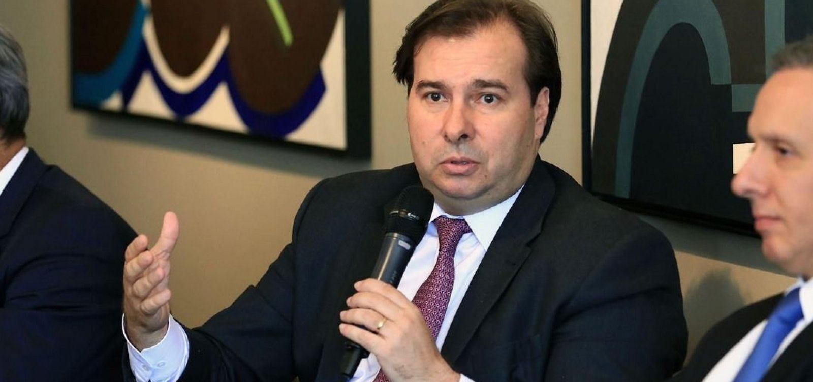 Acordo de Maia com o PSL causa mal-estar no Centrão e em siglas de esquerda