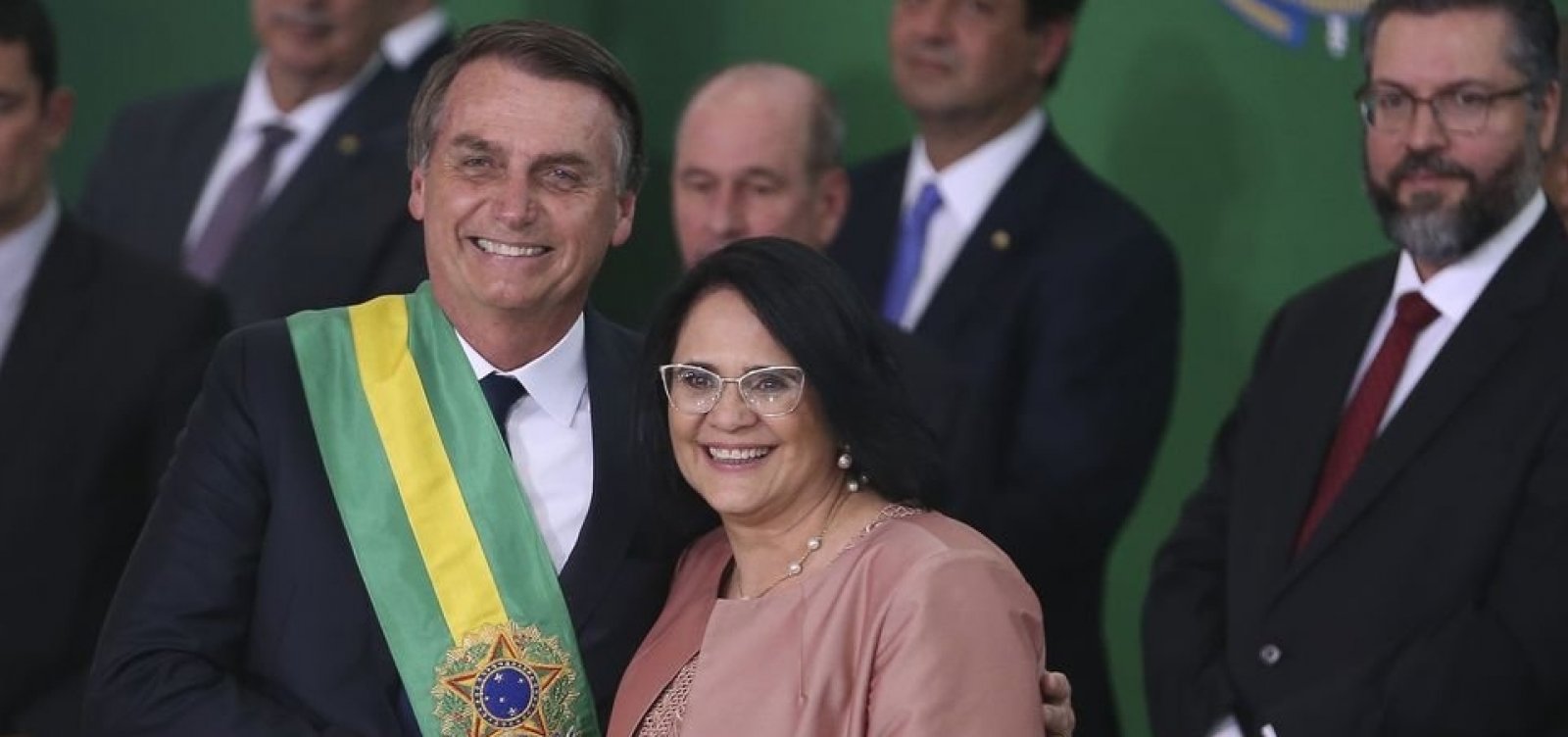 'Menino veste azul e menina veste rosa', diz ministra sobre 'nova era' no Brasil