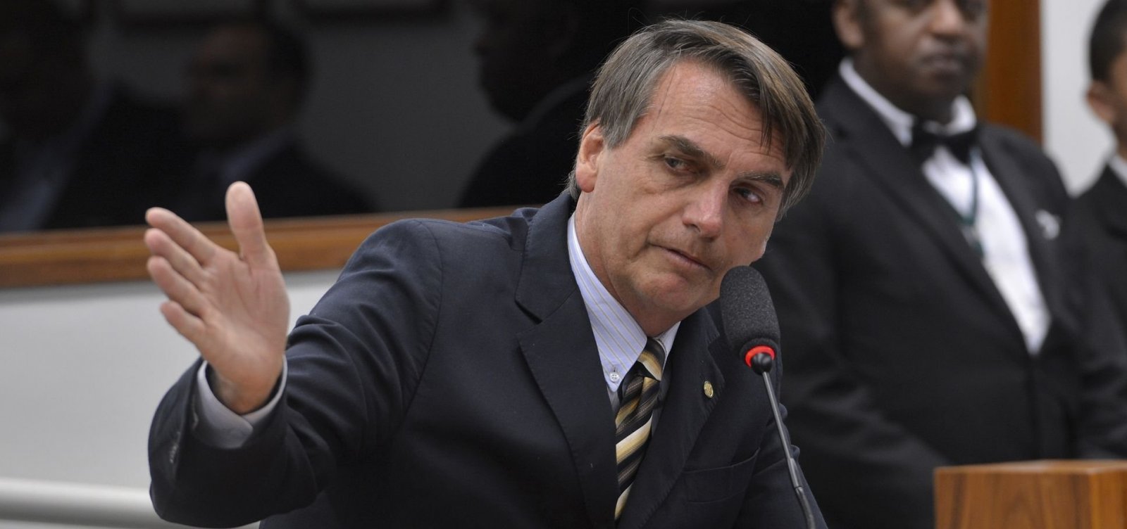 Bolsonaro anuncia aumento de IOF