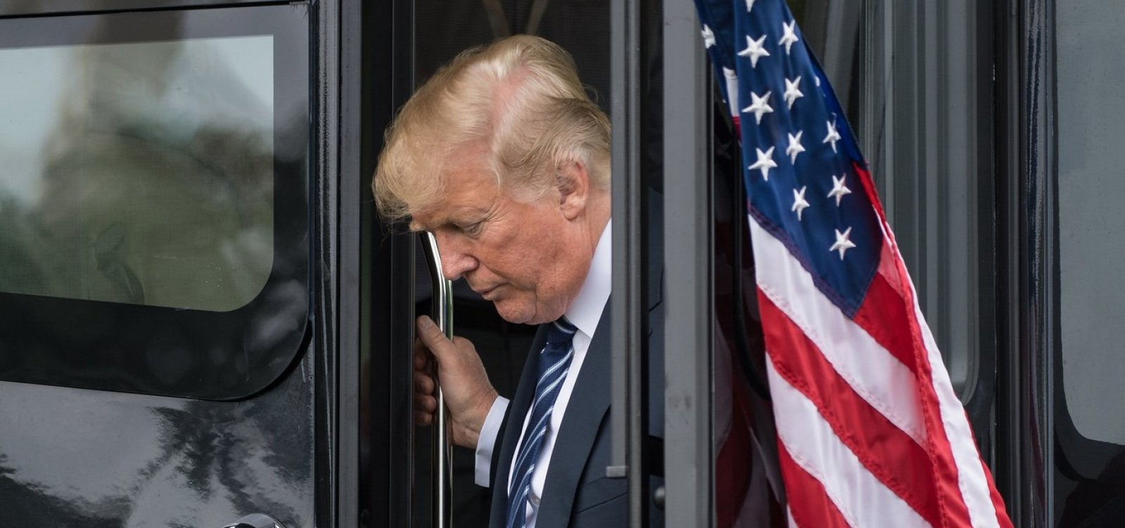 Trump chama jornalistas críticos com sua presidência de "loucos lunáticos"