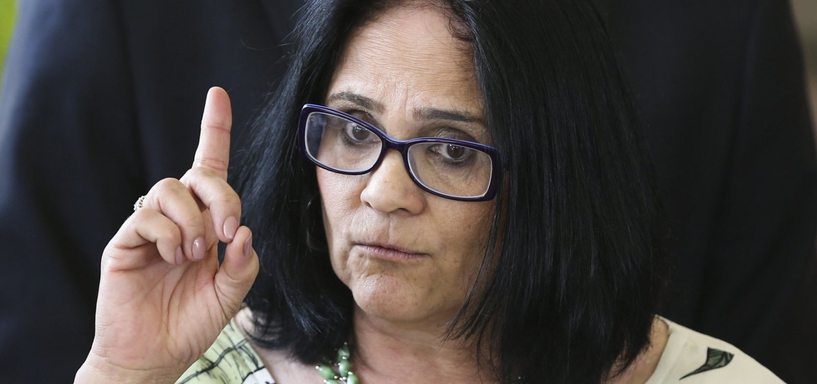 Bolsonaro 'perdeu a paciência' com 'menino veste azul e menina veste rosa', diz coluna