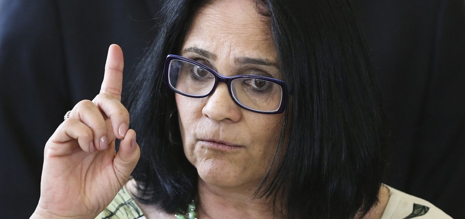 Vendedor diz ter sido enforcado por ministra Damares Alves