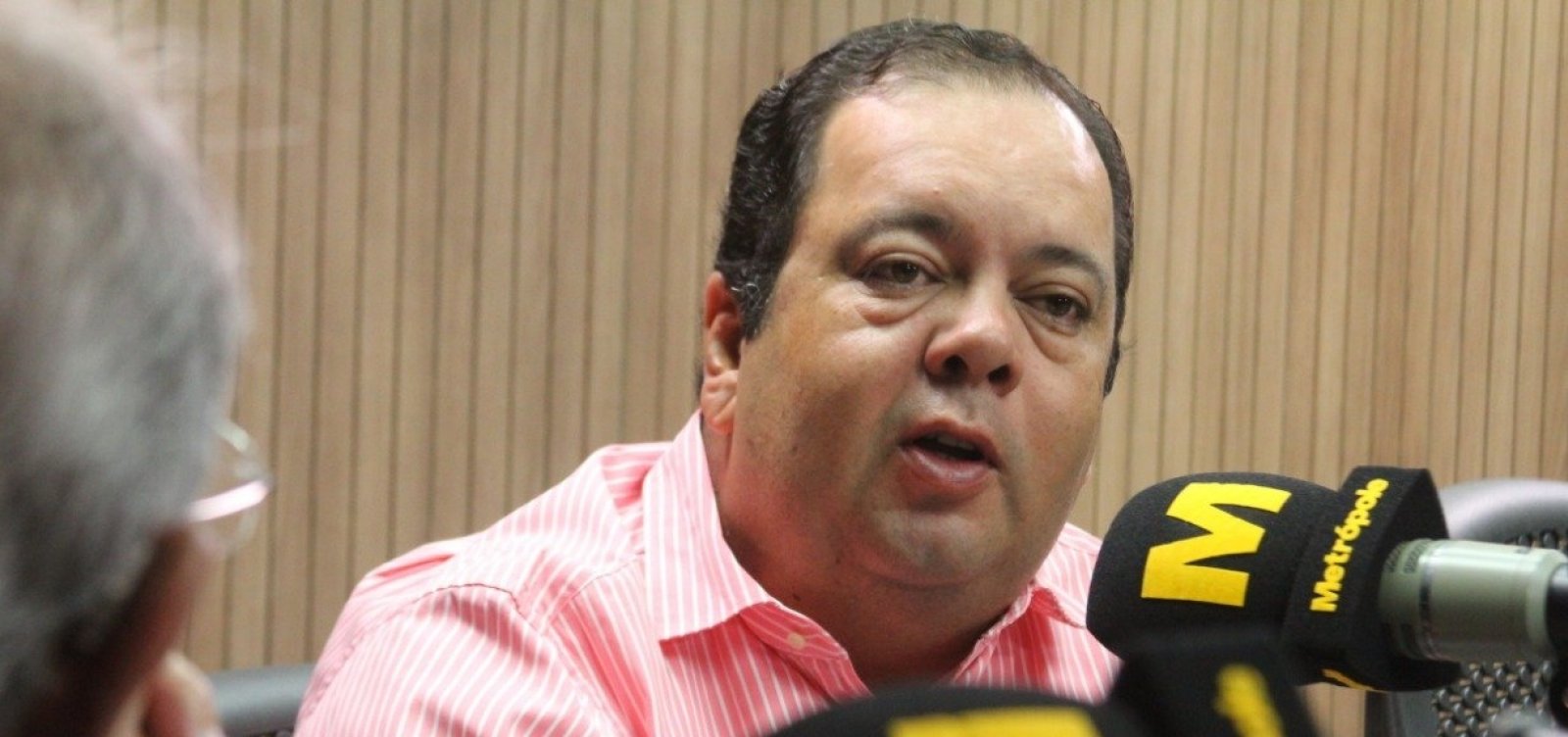 Apesar de apoio à reeleição de Maia, PSL ainda não convidou DEM para base
