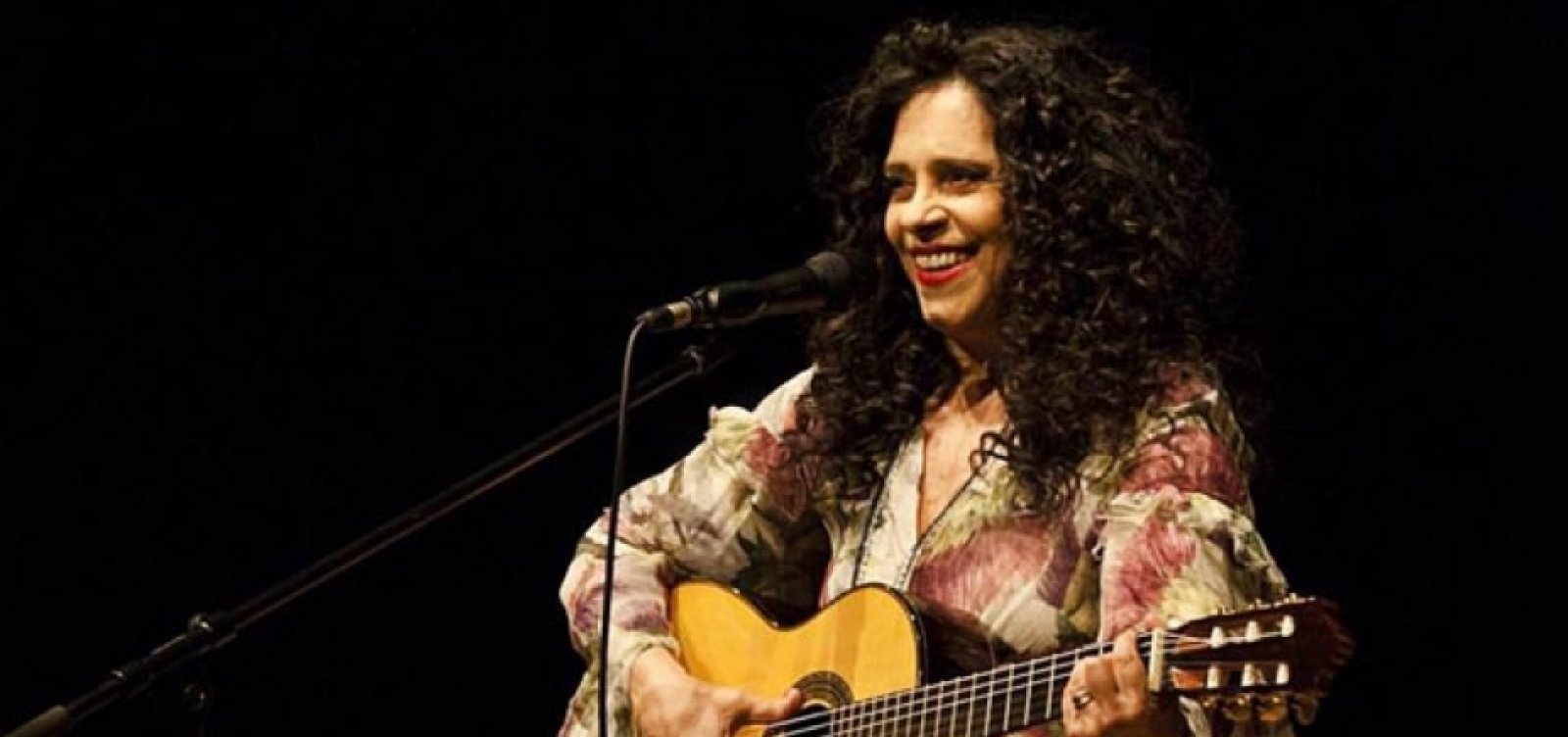 Gal Costa fará primeiro show com tradução para Libras