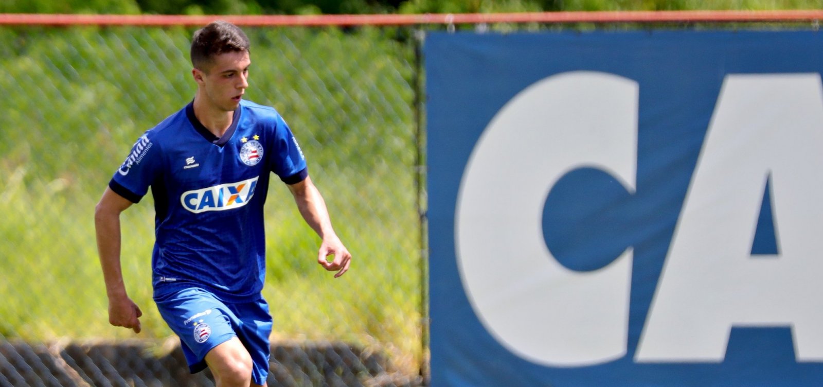 Bahia oficializa contratação do meia Shaylon, ex-São Paulo