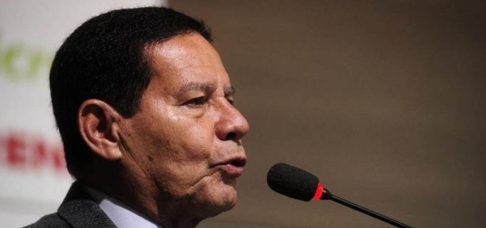 'Perdeu a noção', comenta Mourão sobre ida de presidente do PT à posse de Maduro