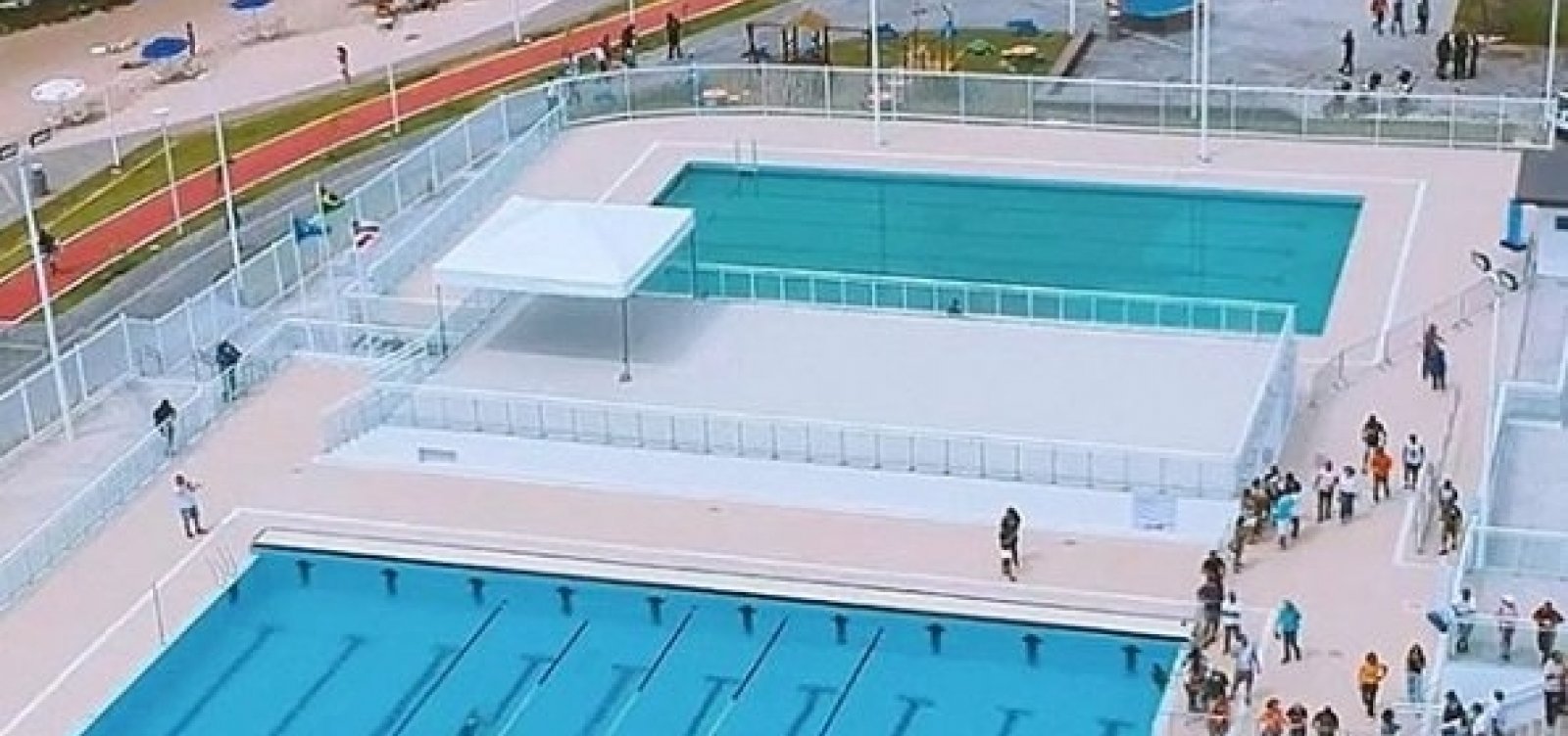 Prefeitura abre 720 vagas para aulas de natação gratuitas na Arena Aquática