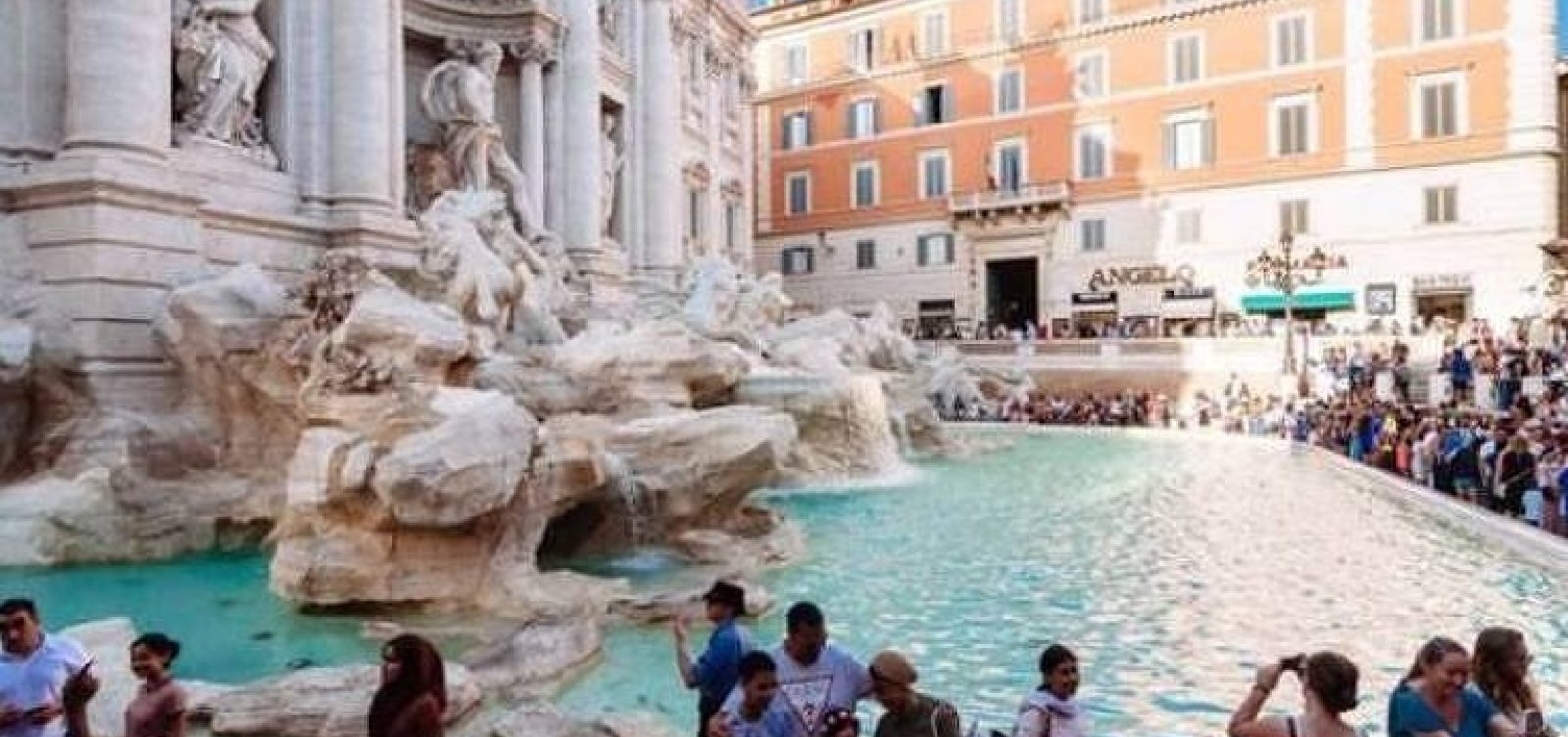 Prefeitura de Roma e Igreja brigam pelas moedas retiradas da Fontana di Trevi