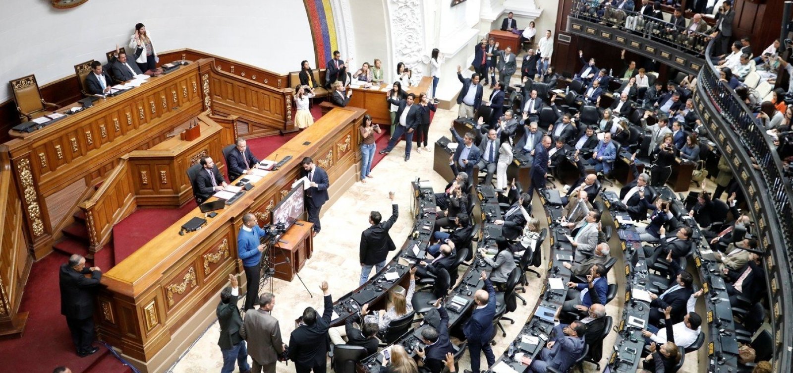 Parlamento da Venzuela declara Maduro 'usurpador' do cargo de presidente
