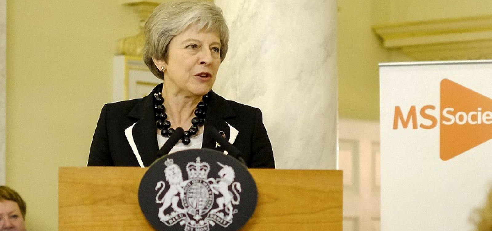 Após rejeição do Brexit, Theresa May enfrenta votação de moção de desconfiança