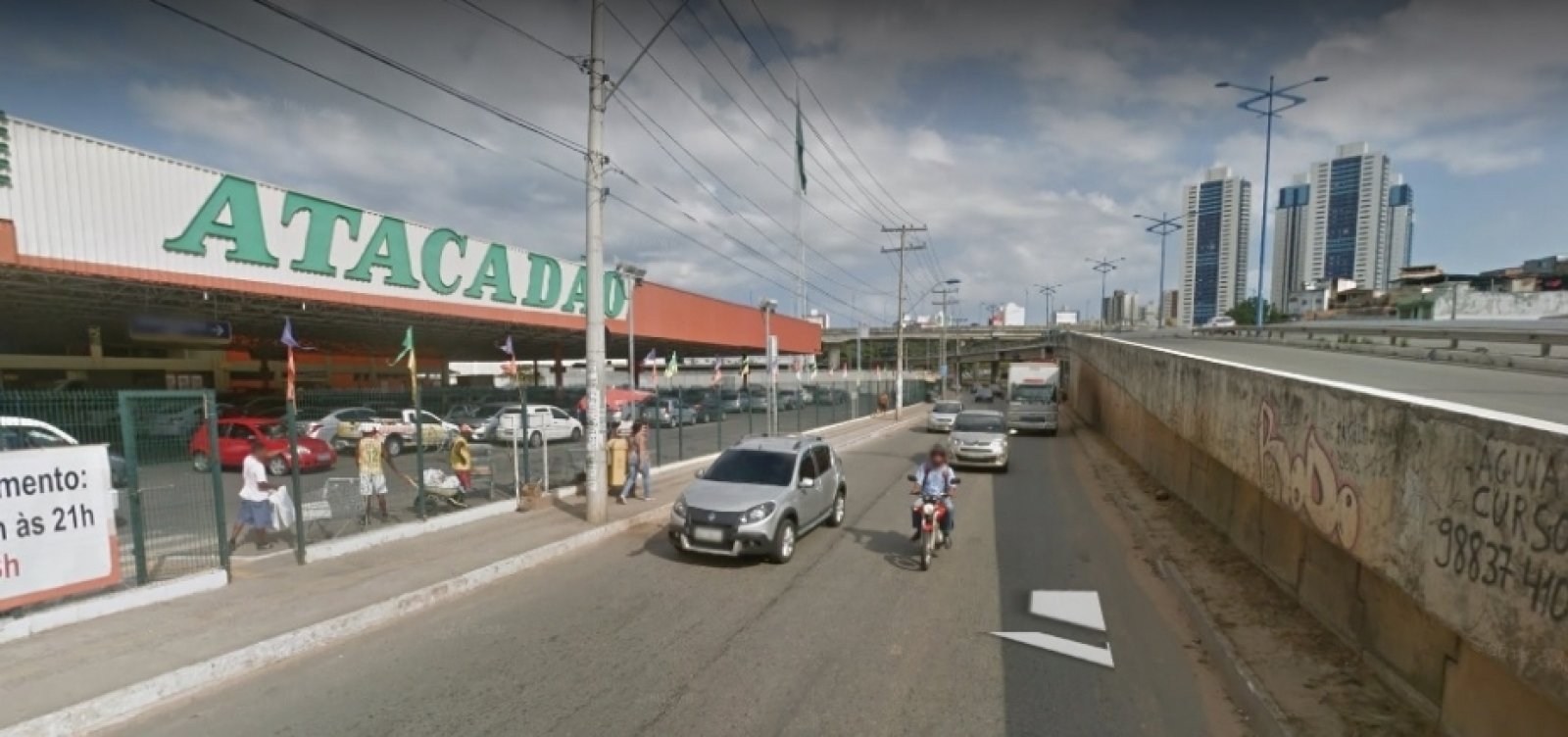 Tiroteio na Avenida Barros Reis deixa dois mortos e um ferido