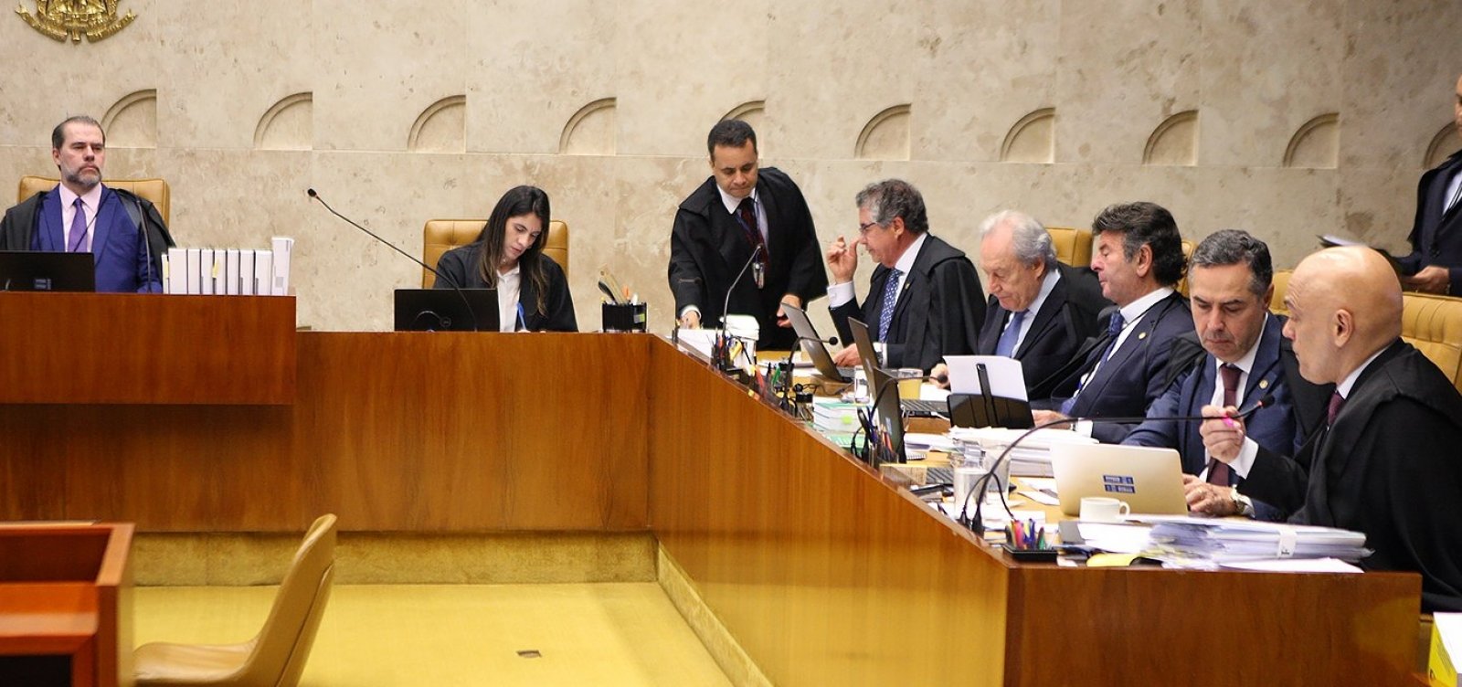 Ministros do STF se surpreenderam com pedido de Flavio Bolsonaro, diz colunista