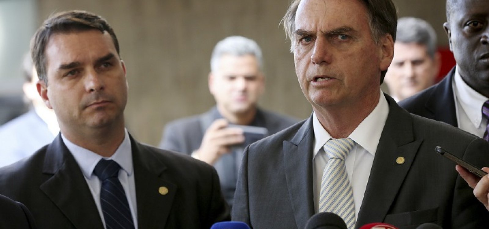 Flávio Bolsonaro diz que MP cria 'atalho' e 'burla' regras ao apurar denúncias  