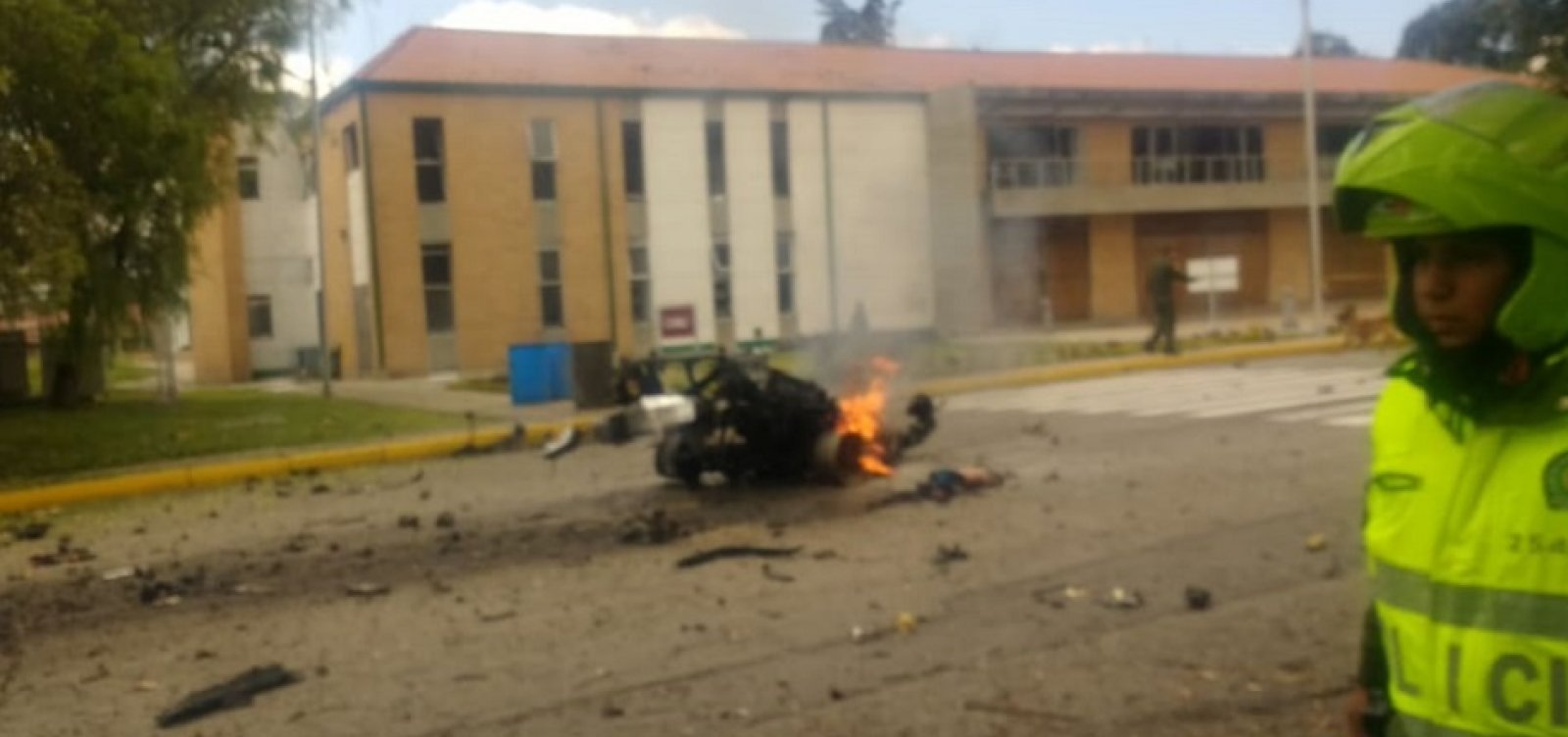 Sobe para 21 o número de mortos após explosão de carro-bomba em Bogotá
