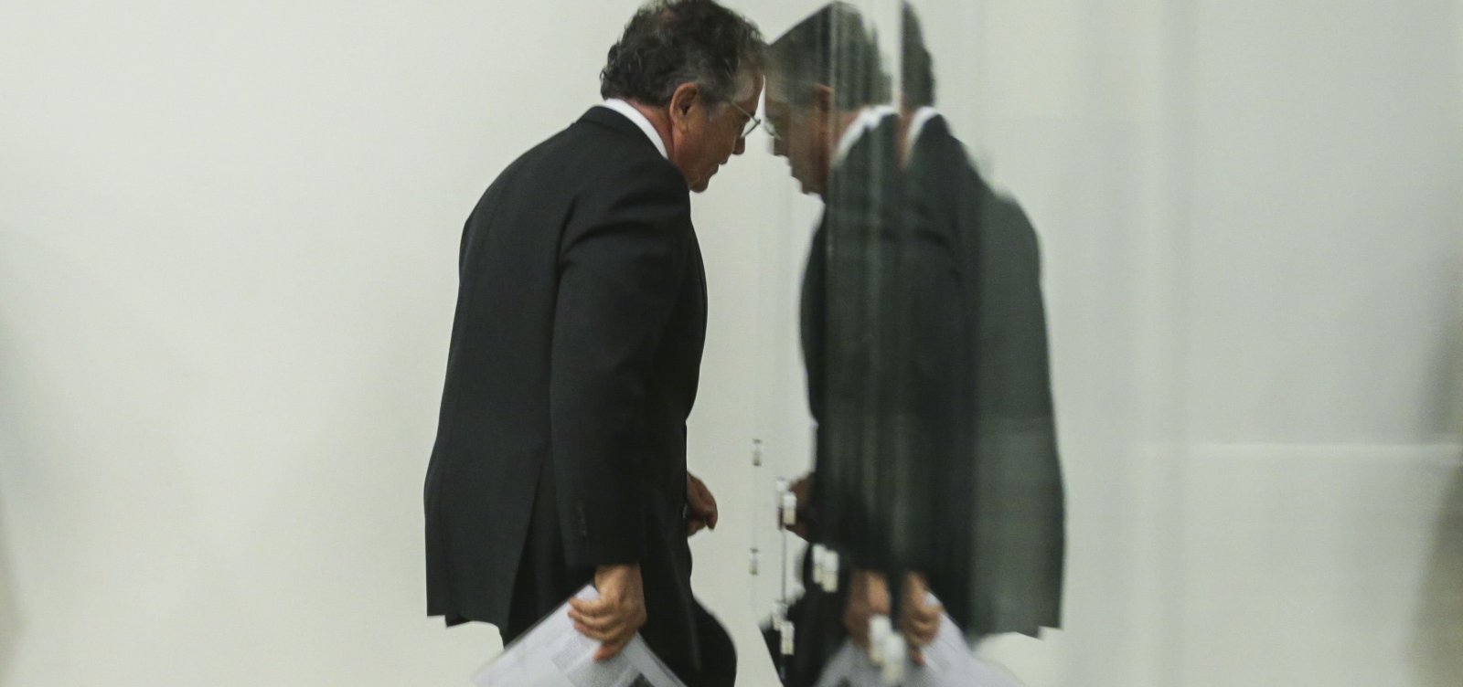 Marco Aurélio enviou a instâncias inferiores 28 casos semelhantes ao de Flávio Bolsonaro