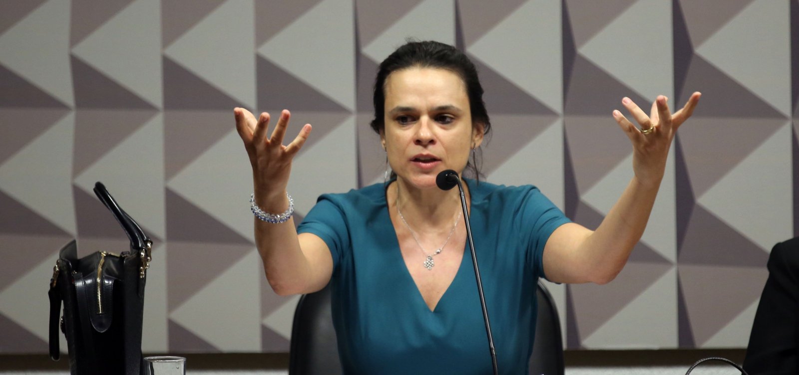 Janaína Paschoal defende quebra de sigilo em caso envolvendo Flávio Bolsonaro