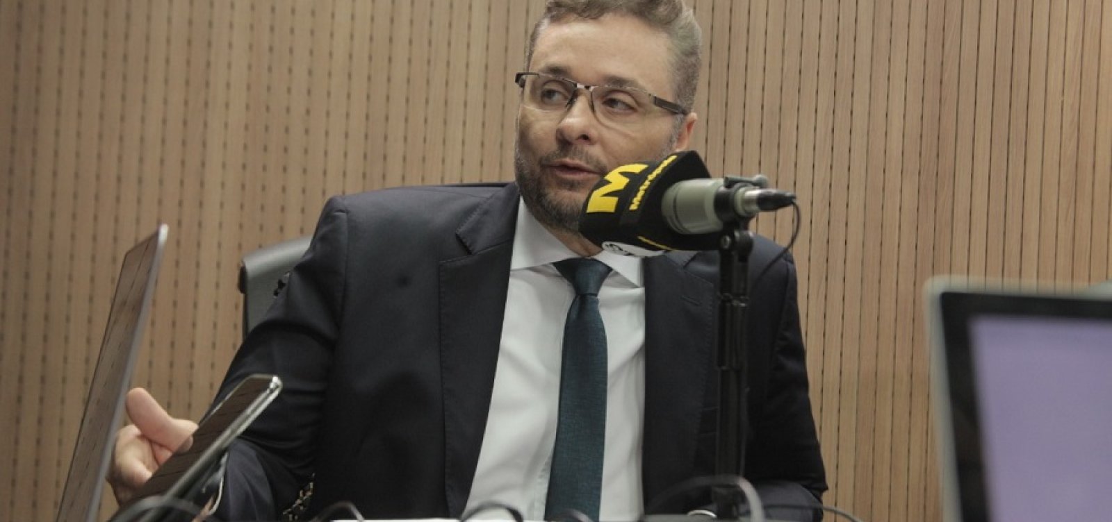 Secretário da Fazenda diz que espera de Bolsonaro postura diferente da de Michel Temer