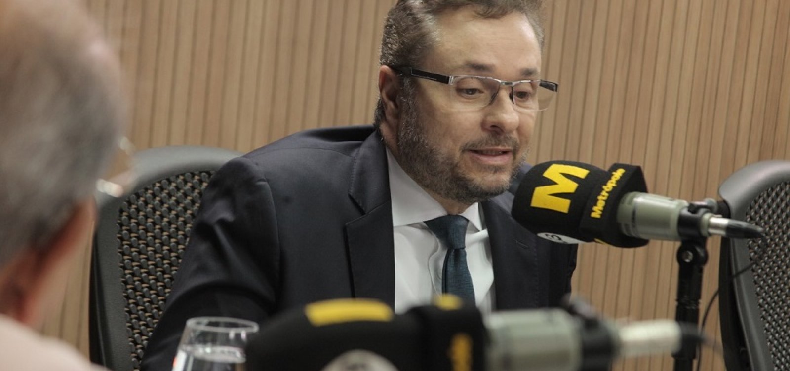 Manoel Vitório nega conversas sobre privatização da Embasa
