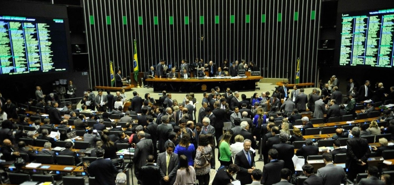 Liderada pelo PT, oposição tenta formar bloco único na Câmara