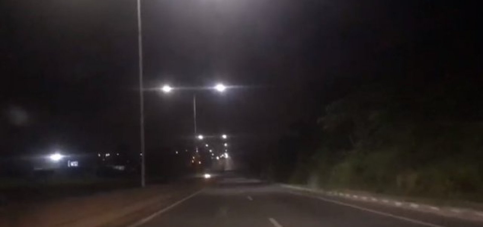 'Pisca-pisca' da Via Bahia assusta motoristas na BR-324; veja vídeo