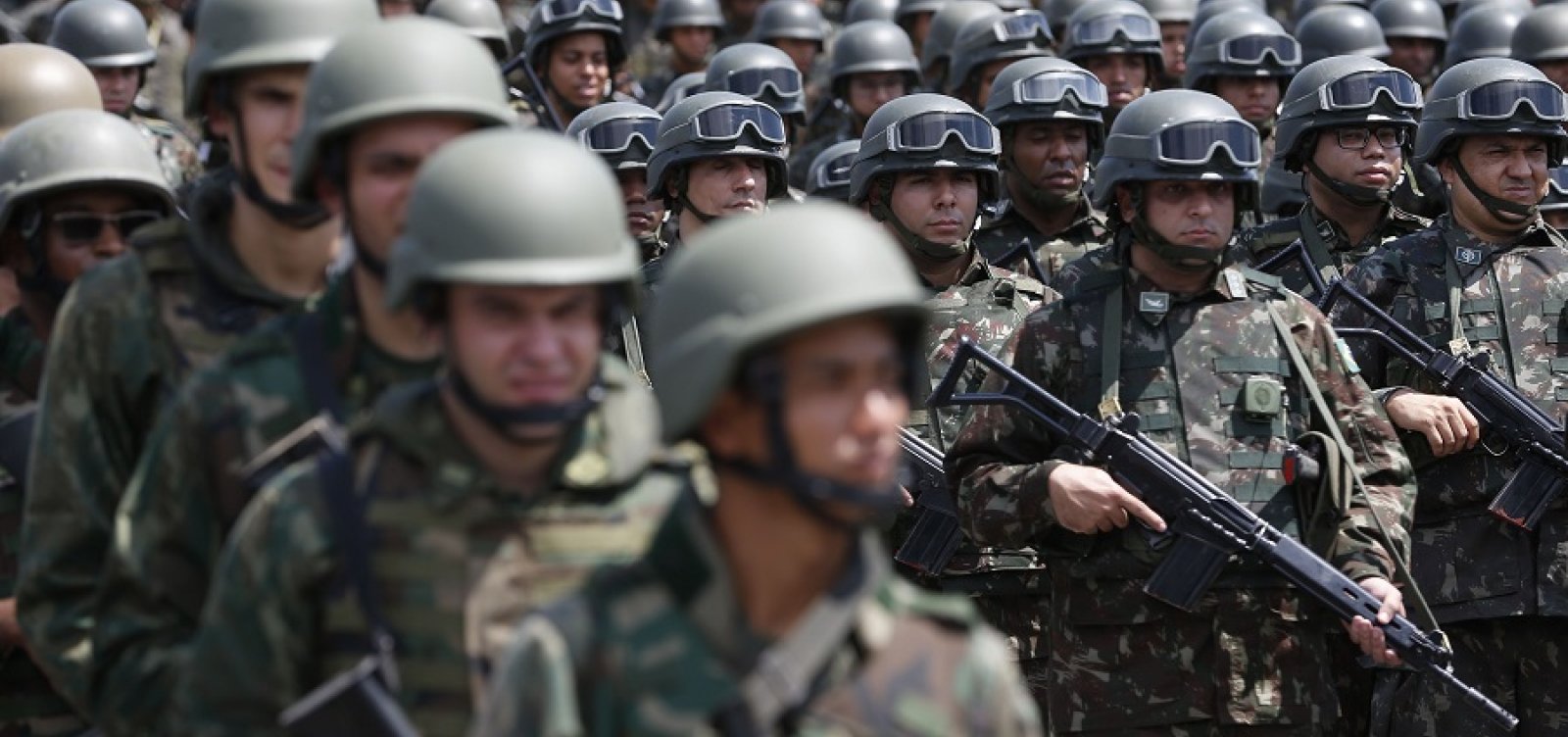 Diante de resistência da equipe econômica, militares tentam negociação sobre Previdência