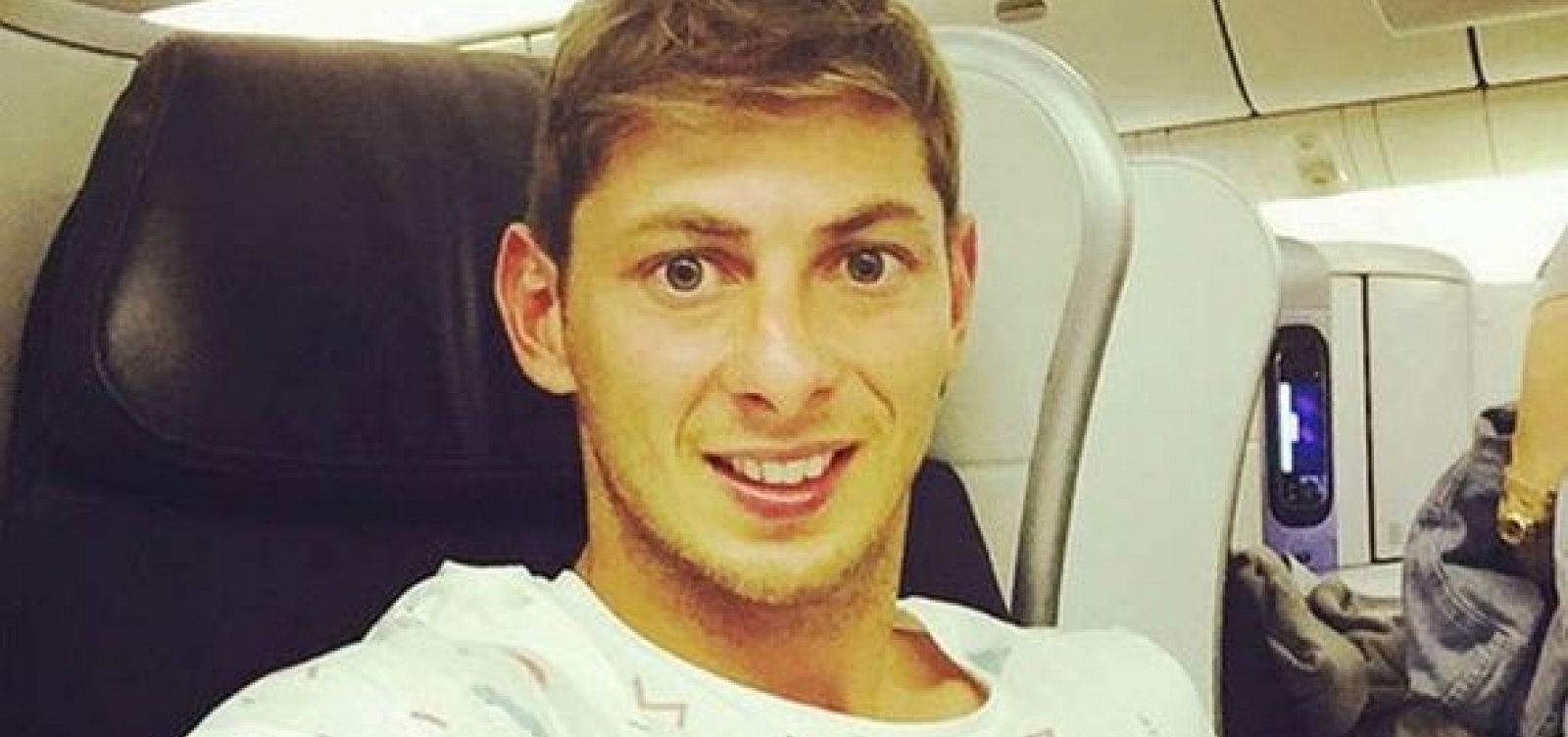 Buscas por avião que desapareceu com Emiliano Sala são retomadas no Canal da Mancha