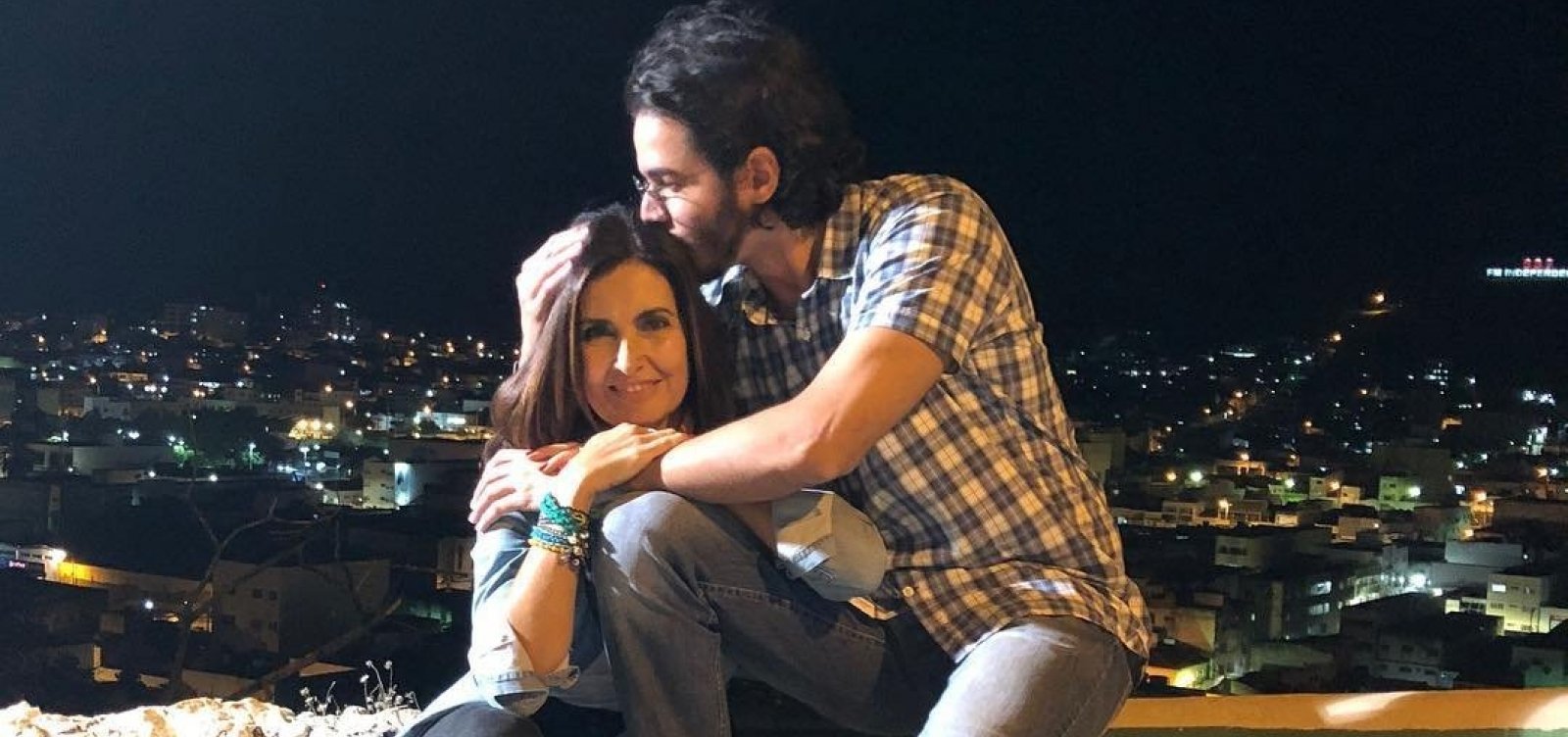 Fátima Bernardes manda recado após polêmica com Maria Gadu: 'Namorado bom é aquele que ri'