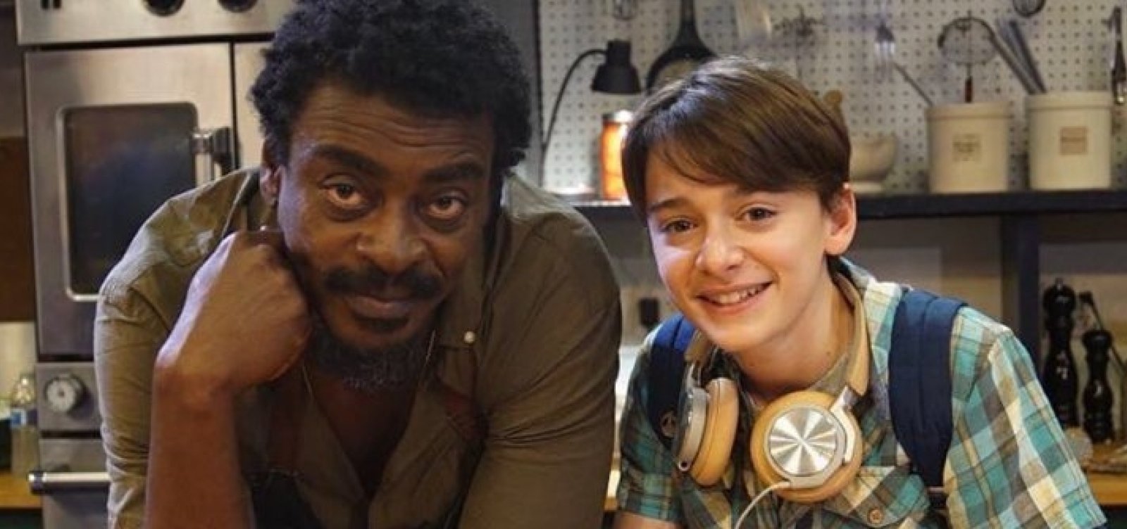 Filme com Seu Jorge e ator de Stranger Things ganha primeiro trailer