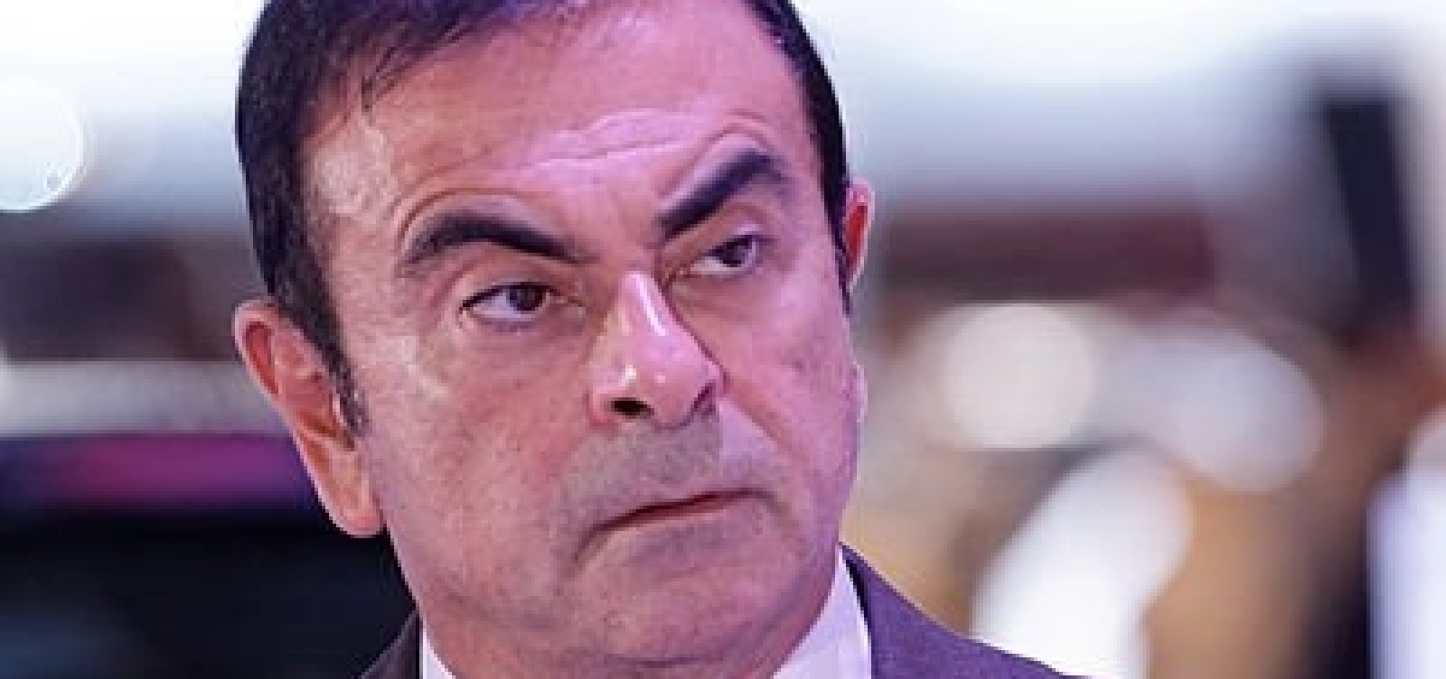 Carlos Ghosn renuncia à presidência da Renault