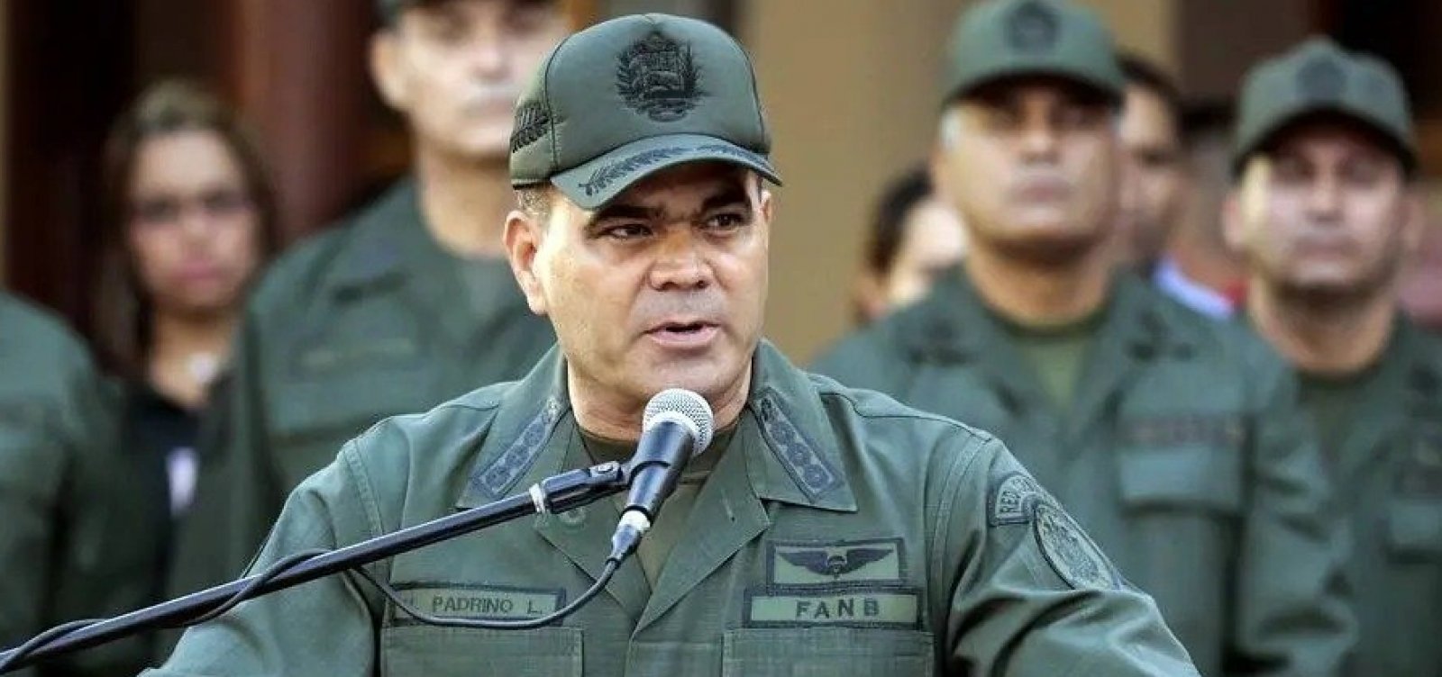 Cúpula militar da Venezuela acusa Guaidó de golpe