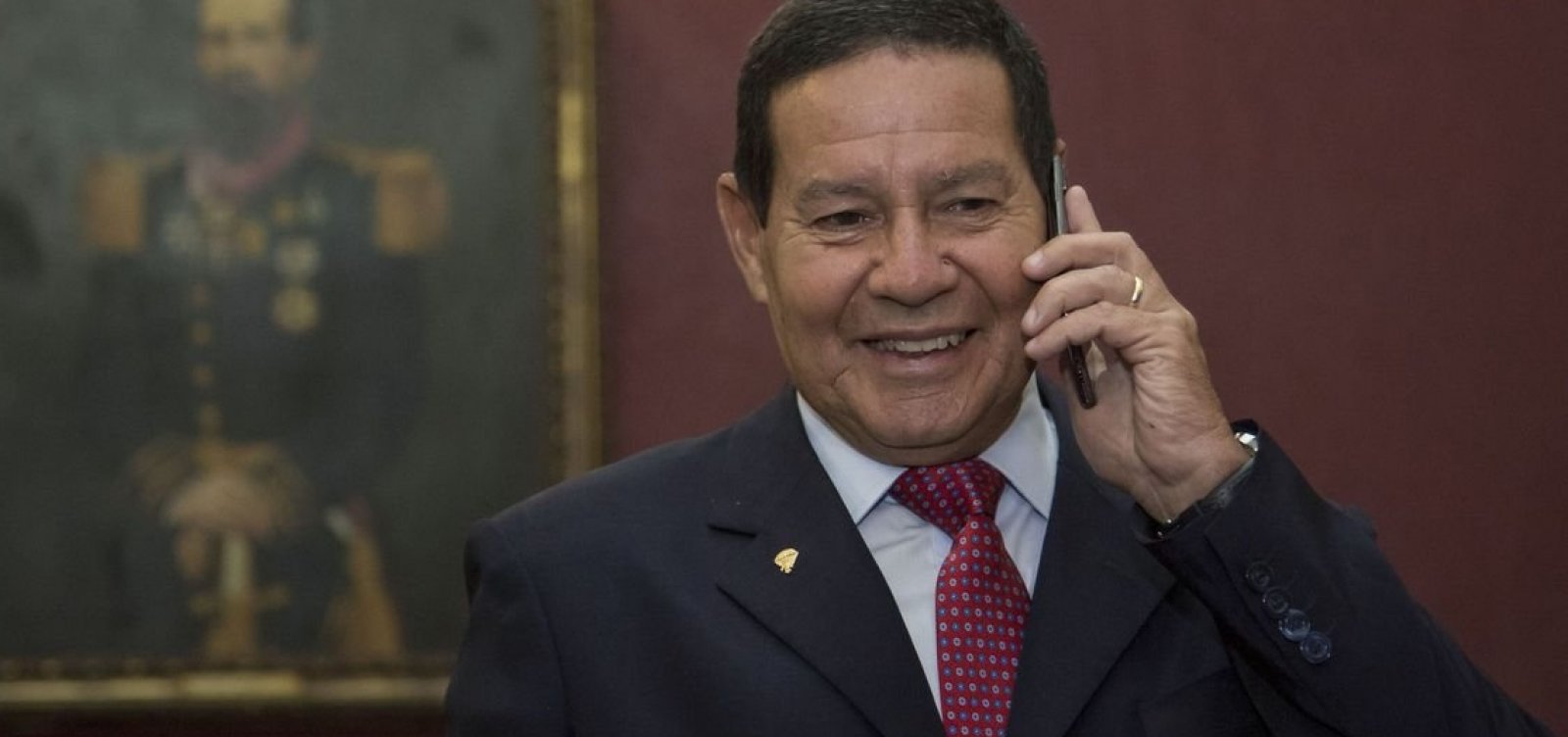Ameaçar deputados é 'um crime contra a democracia', diz Mourão sobre caso Jean Wyllys