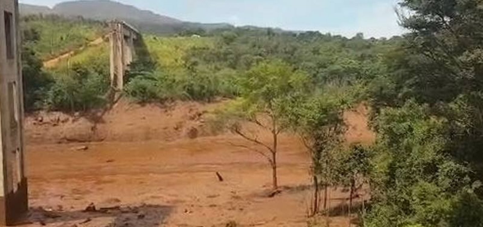 'Onda' de lama de barragem deve ser amortecida pela hidrelétrica de Retiro Baixo, diz Agência de águas