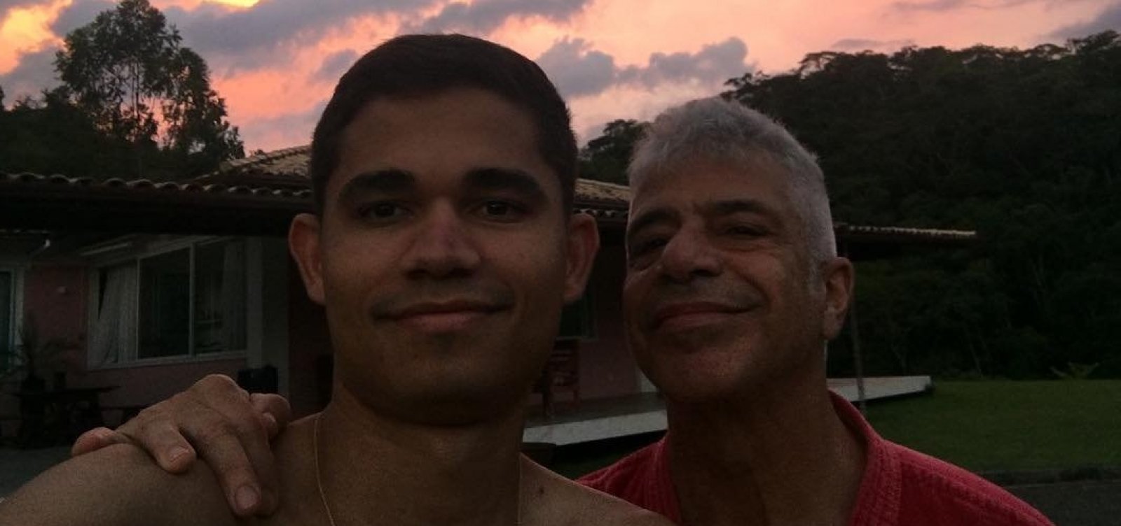 Lulu Santos é pedido em casamento durante show; veja