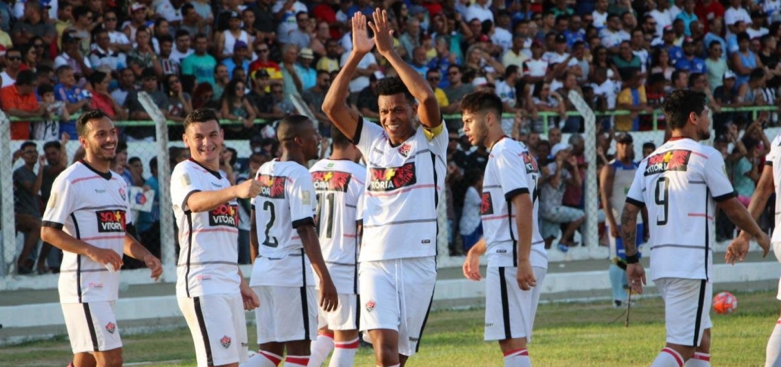 Vitória vence Jacobina por 2 a 1 no Baianão