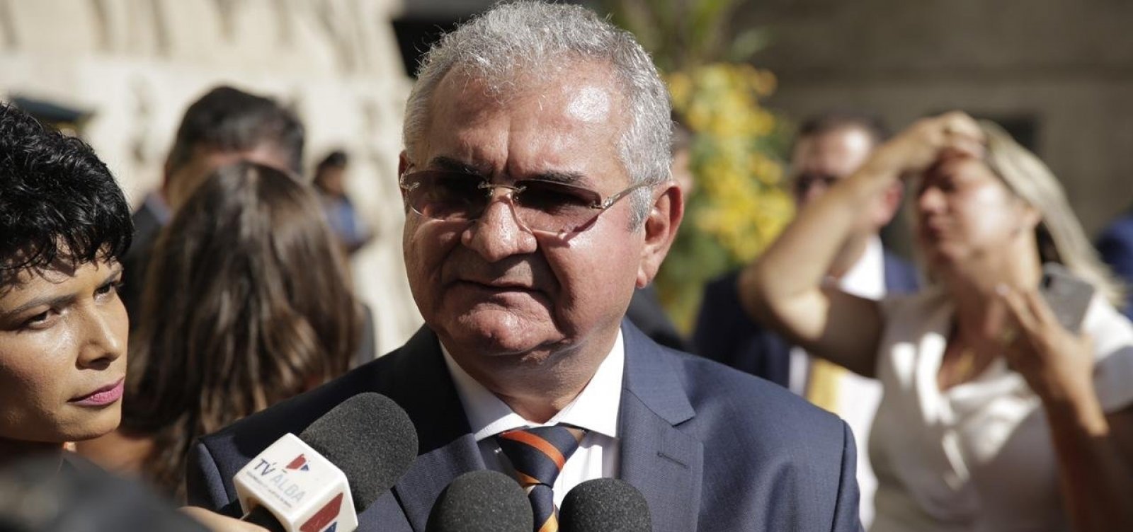 Gastos com pessoal na AL-BA aumentaram 30% na gestão de Coronel, diz jornal