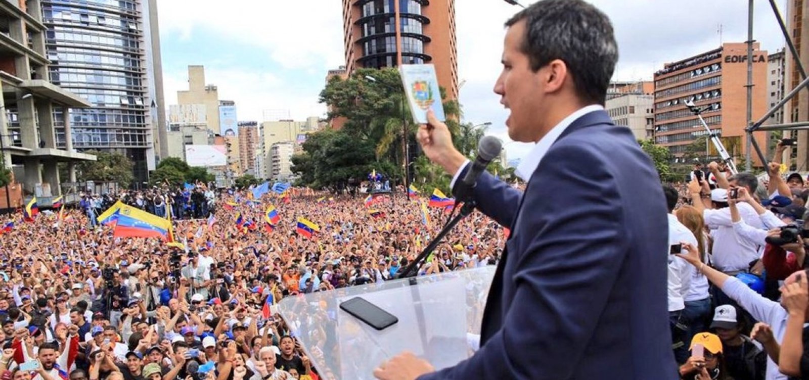 Brasil avalia renegociar dívidas da Venezuela para ajudar Juan Guaidó