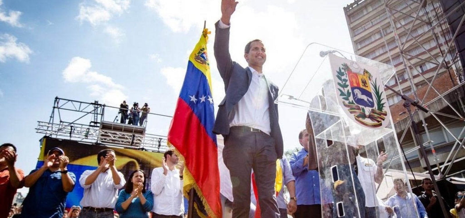 Espanha, Reino Unido e França reconhecem Guaidó como presidente interino da Venezuela