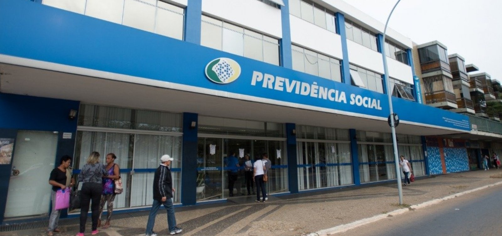 Proposta da previdência de Bolsonaro endurece critérios para mulher e iguala idades